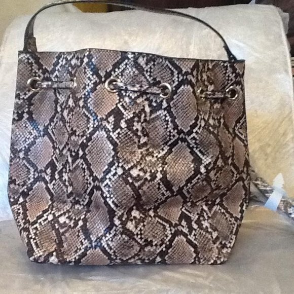 Drawstring Bucket Handbag (Snake Print) - Picture 2 of 4